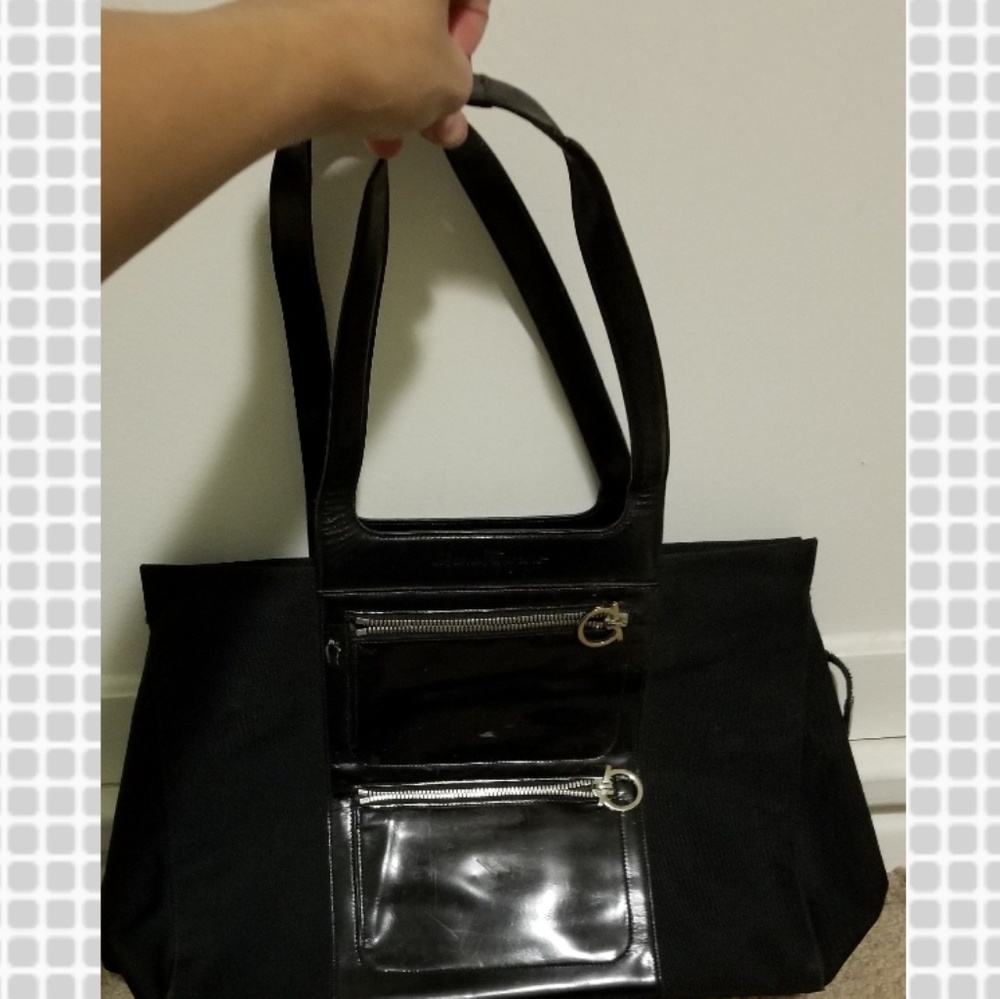 Auth Large Salvatore Ferragamo